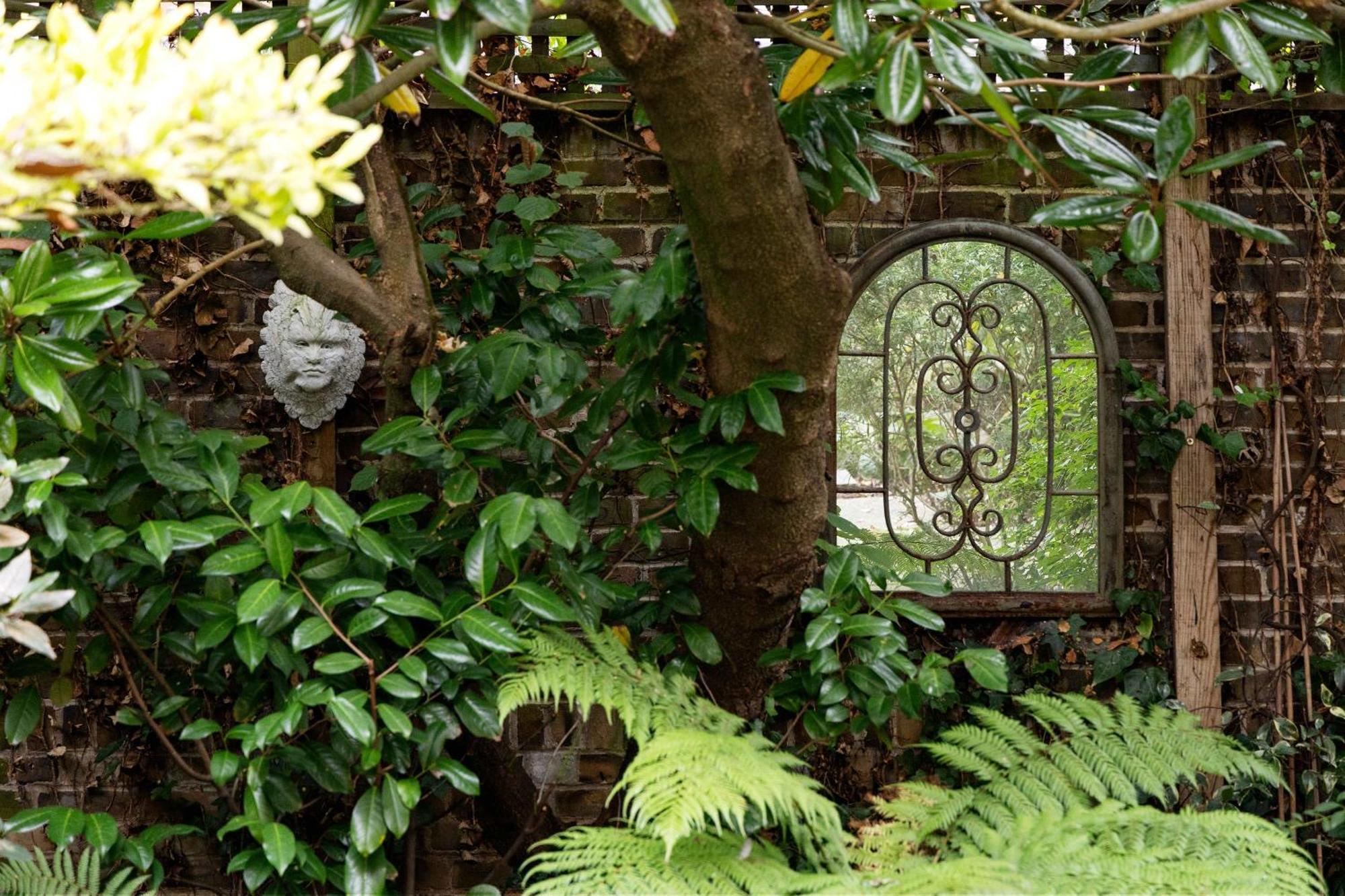 Veeve - Artist's Oasis * Londen